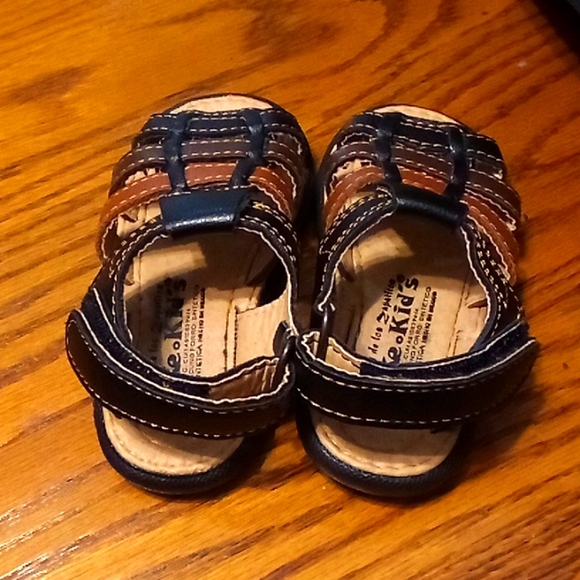 Black and Brown Toddler Boys Sandals Size 5 - Picture 3 of 4